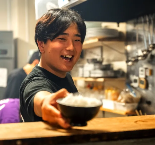 株式会社一直線 STAFF